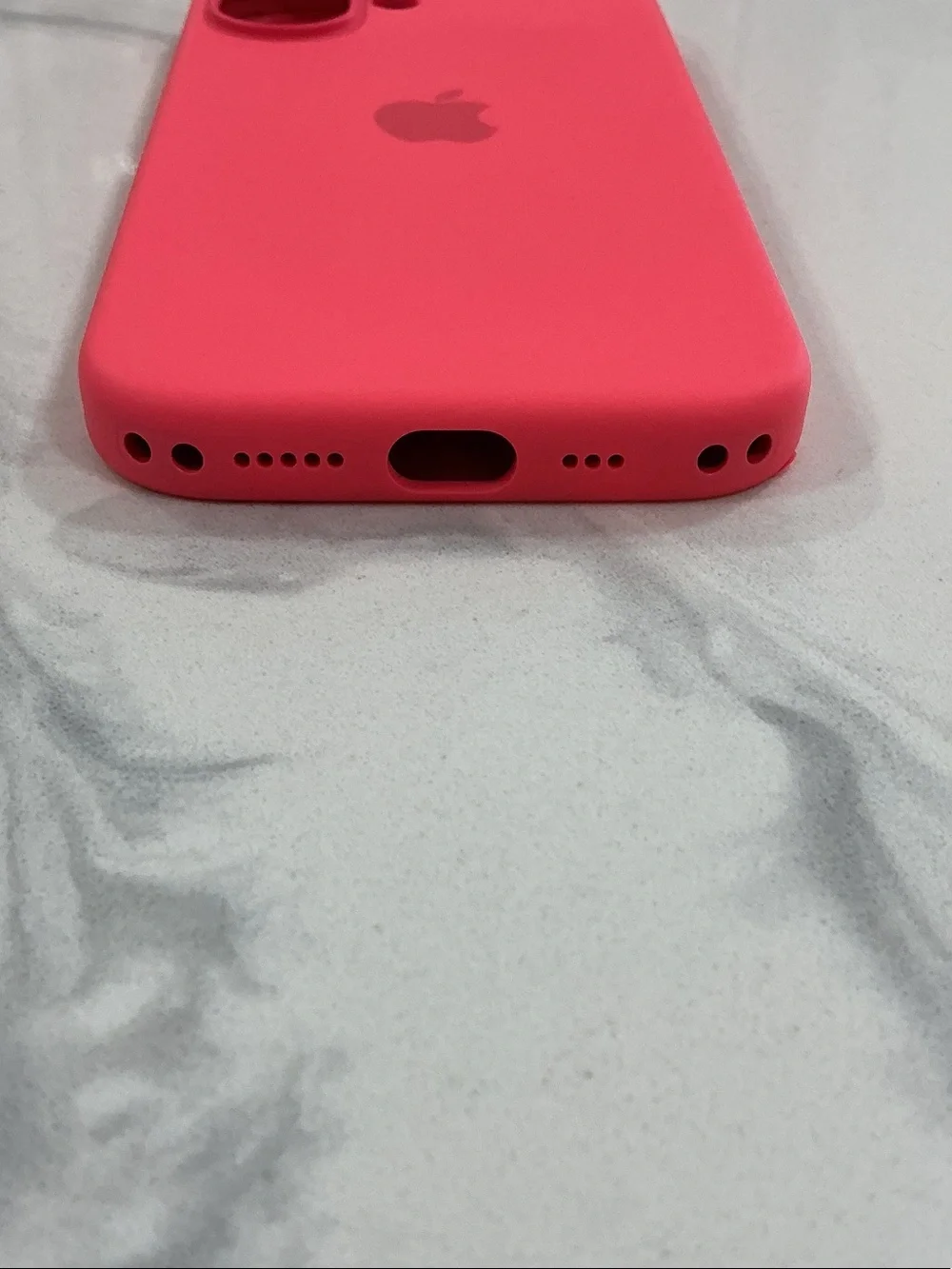 Apple Silicone iPhone 17 Mag Safe Case in Pink